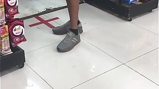 Exibindo a mala no supermercado (Full Video > Onlyfans.com/LucasScudellari)